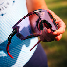 Kép betöltése a galériamegjelenítőbe: Filippi 2028 napszemüveg