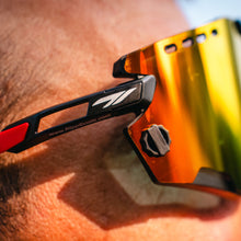 Kép betöltése a galériamegjelenítőbe: Filippi 2028 napszemüveg