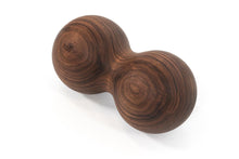 Lade das Bild in den Galerie-Viewer, Dupla masszázs golyó - diófa, 10 cm | rollholz