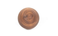 Lade das Bild in den Galerie-Viewer, Masszázs golyó - diófa, 7 cm | rollholz