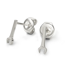 Kép betöltése a galériamegjelenítőbe: Evezős fülbevaló - tízes kulcs | Strokeside Designs