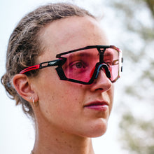 Kép betöltése a galériamegjelenítőbe: Filippi 2028 napszemüveg
